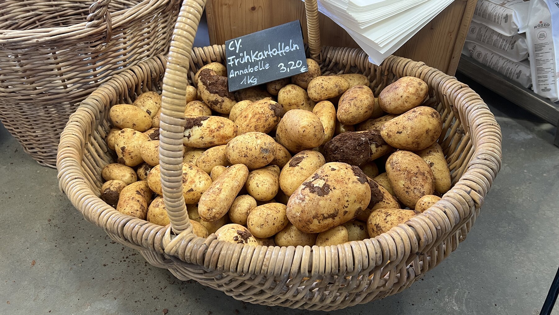 Fränkische Annabelle in eim Weidenkorb