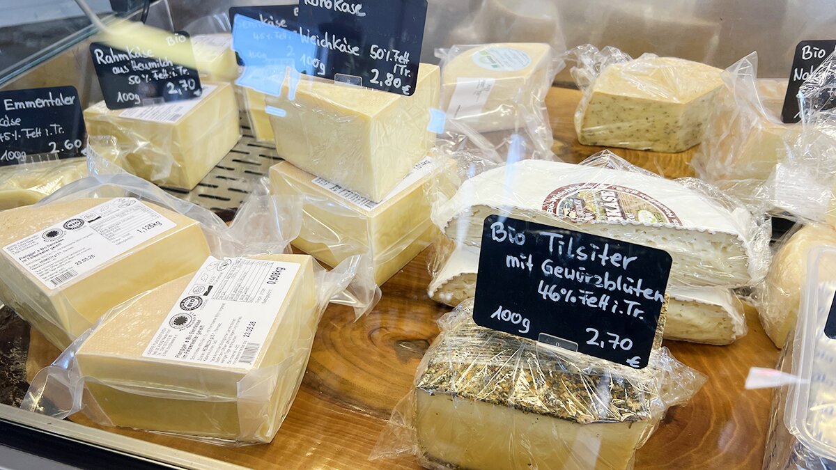 Auswahl an feinen Käsesorten aus der Felsenkeller-Käserei/Tirol