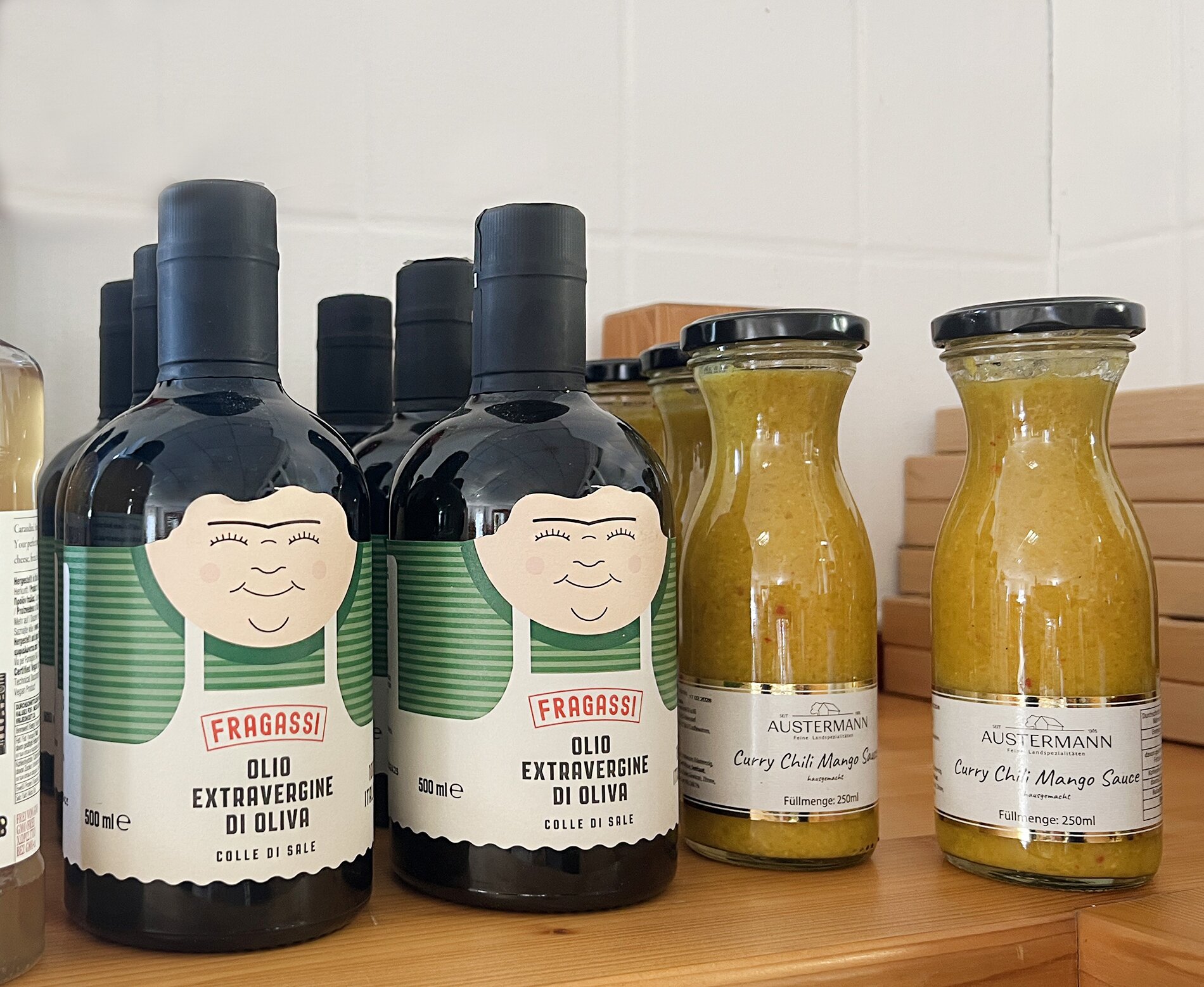 Olivenöle, Fruchtsoßen in Flasche